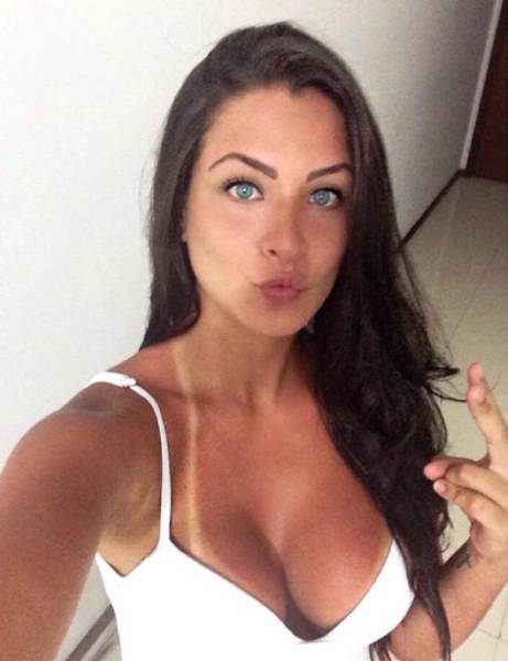tan_lines_are_just_part_of_the_summer_season_640_35.jpg