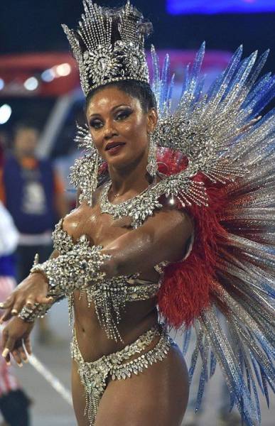 PHOTOS: Meet The Sexiest Brazilian Samba Dancers From Rio Carnival 2015 [NUDITY] - The Trent