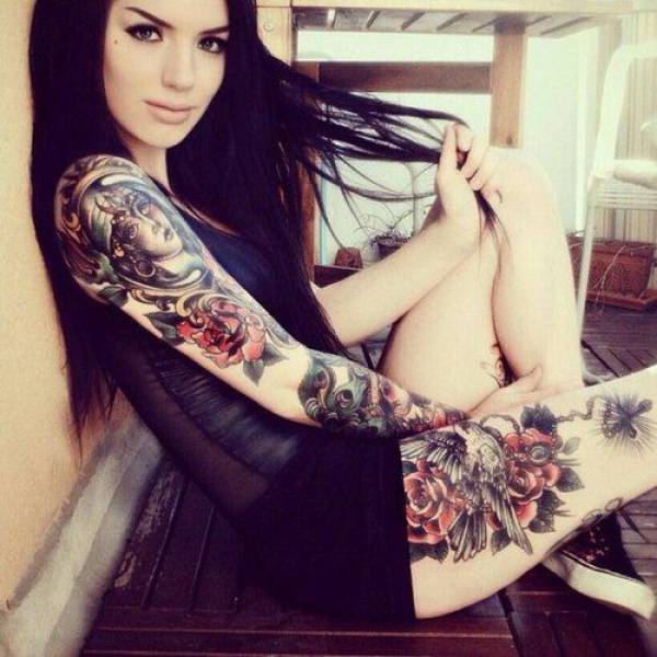 girls_who_make_tattoos_look_hot_640_13.j