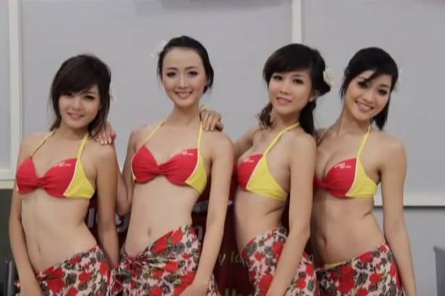 Sometimes Vietnamese Airline Company S Flight Attendants Slip Into Bikinis To Put On A Show 24