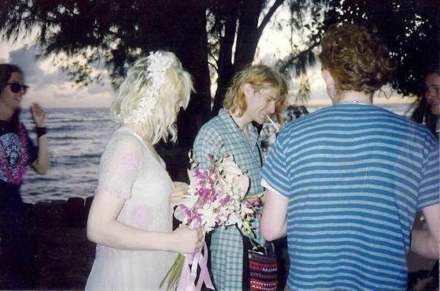 Rare Photos From Kurt Cobain And Courtney Love S Modest Wedding 7 Pics