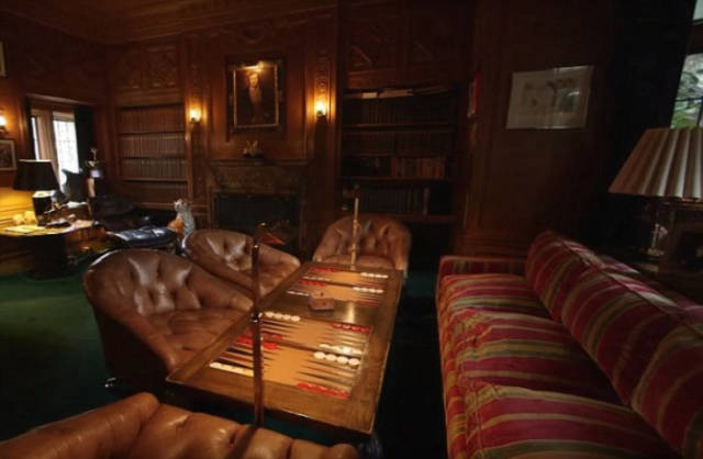 Hugh Hefner S Mansion Has Been Bought By Twinkie Owner For