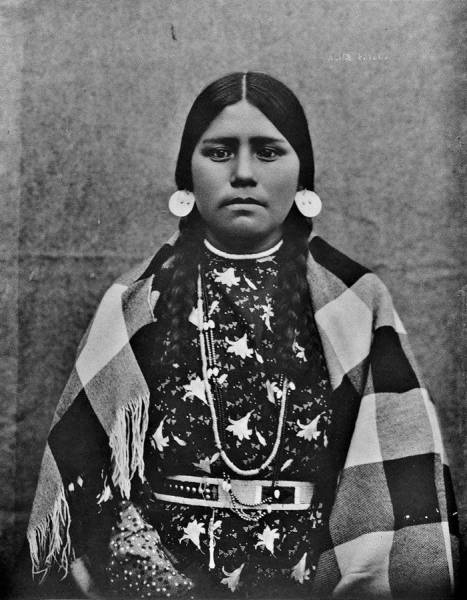 Beautiful Portraits Of Native American Teen Girls From 1800 1900 36 Pics