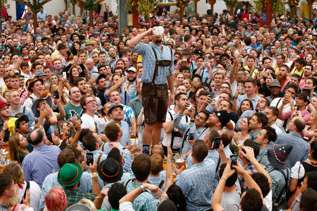 Oktoberfest Photos From The World S Largest Beer Festival And Traveling Funfair 54 Pics