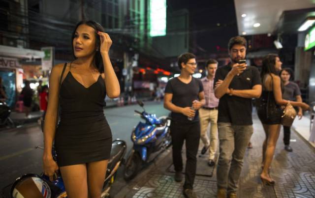 Thailand Prostitutes Put On Their Mourning Clothes 6 Pics Picture