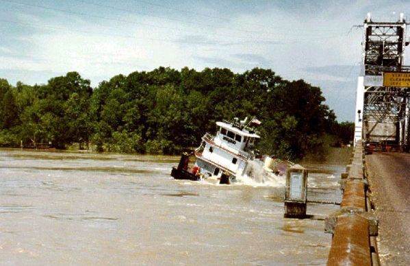 Boat vs Bridge (16 photos)