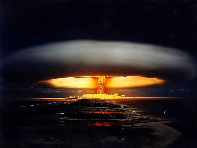 Nuclear Explosions (88 photos)