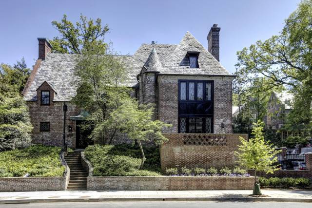 Obama Family’s New Home – Not White House, But Still Very Classy