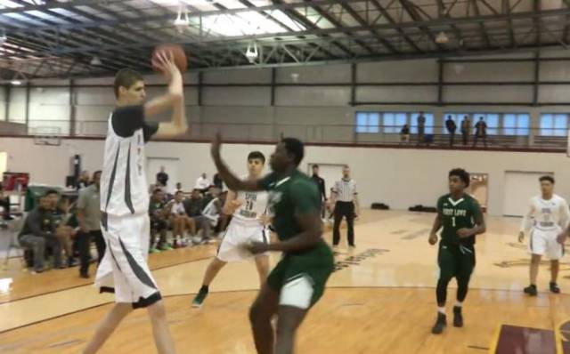 Now This Is What A True Born Basketball Player Looks Like!