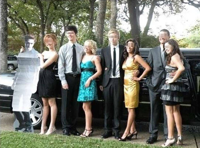 When You Have Nobody To Take As A Date For Your Prom – Be Creative