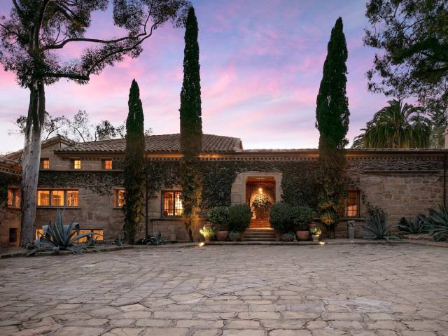 Ellen DeGeneres’ Mansion Is Up For Grabs – And It’s Gorgeous