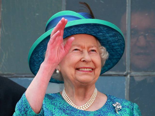 How Weird Queen Elizabeth II Really Is?!