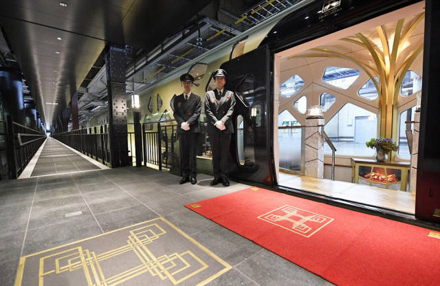This Is How Japan’s Most Luxurious Train Looks Like