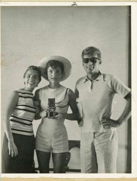 Selfies Are Nothing Really New! Some Vintage Celebrity Selfies Before Smartphones