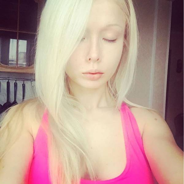 Ukrainian “Barbie Girl” Has Revealed Her No-Makeup Photos