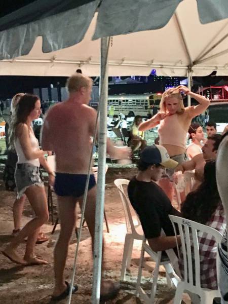 Fyre Festival Which Was Going To Be Awesome Turned Into Complete Disaster