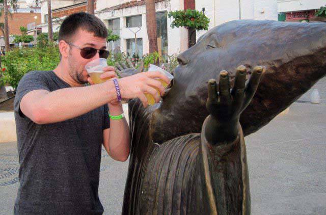 Ridiculous Photos with Statues