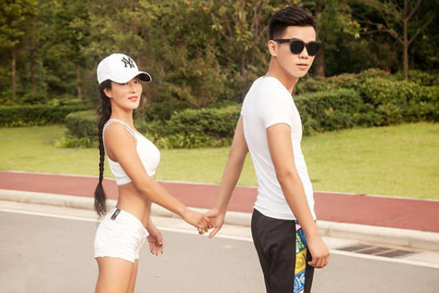 This Super-Awesome Chinese Girl Looks So Young That People Think She’s Son’s Girlfriend!
