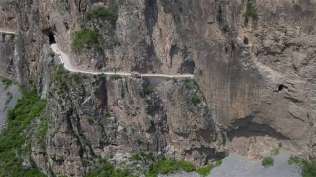 It’s Hard To Believe How This Chinese Highway Was Built