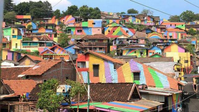 Kampung Pelangi: How A Forsaken Slum Was Turned Into A Rainbow Paradise