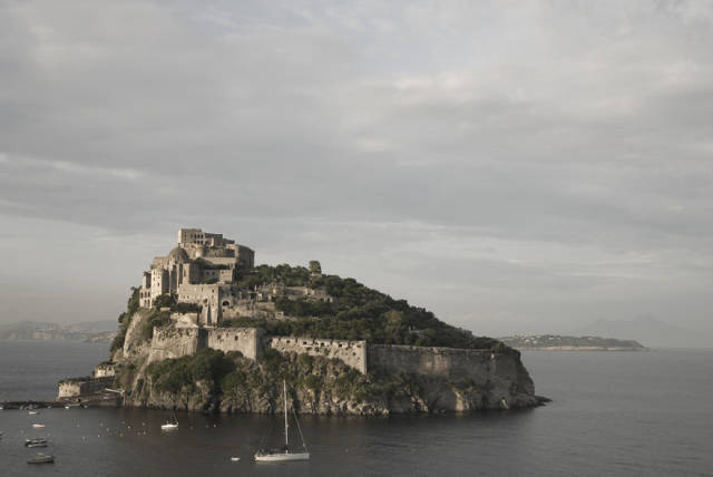 You Can Now Get Yourself A Castle In Italy Completely FOR FREE!