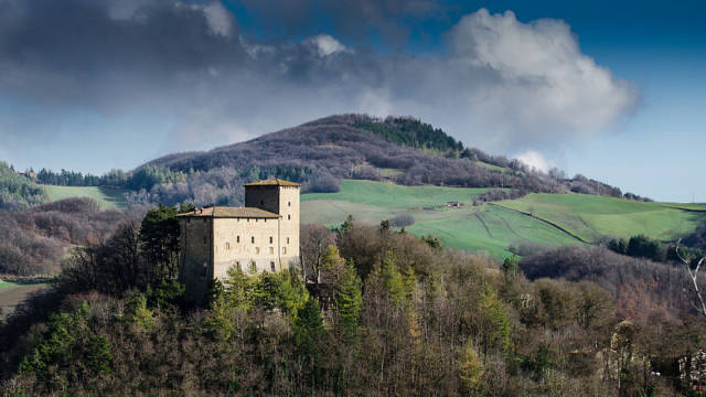 You Can Now Get Yourself A Castle In Italy Completely FOR FREE!
