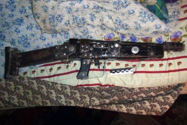 Russian Police Has Found An Entire Arsenal Of Homemade Weapons In This Old Man’s House!