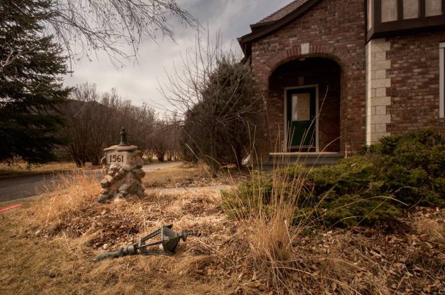 These Abandoned Mansions Once Costed Millions Of Dollars, But Nobody Lives There For A Long Time Now