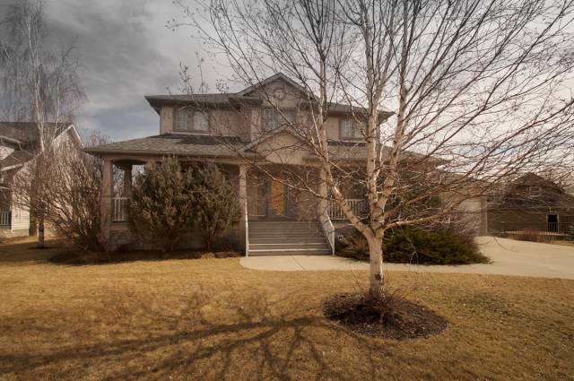 These Abandoned Mansions Once Costed Millions Of Dollars, But Nobody Lives There For A Long Time Now