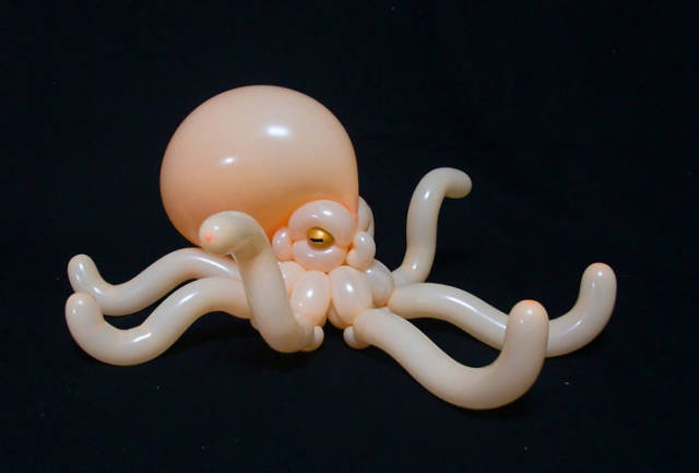 This Artist Manages To Turn Simple Balloons Into Incredible Art!