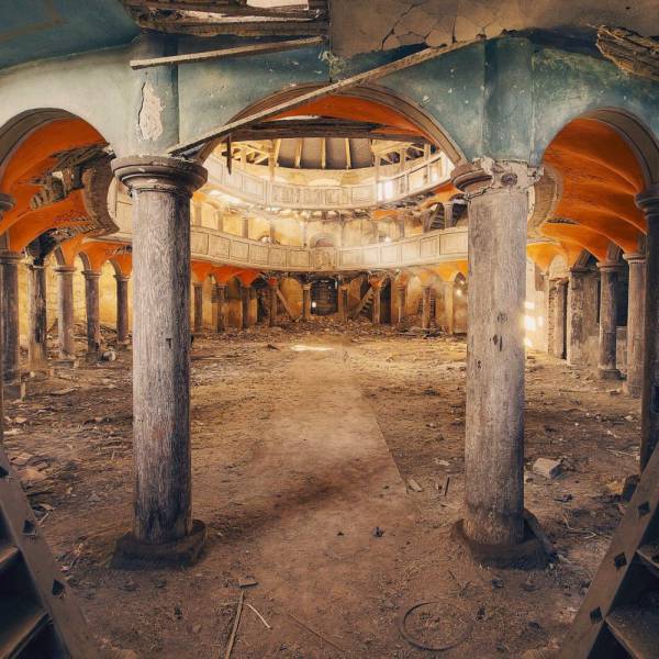 Abandoned Places Look So Majestic In Their Loneliness