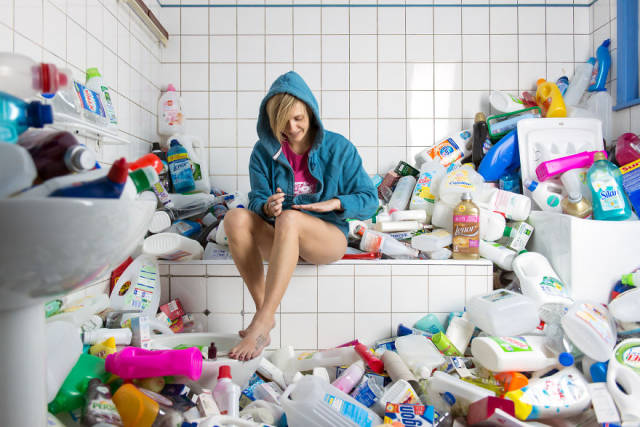 This Photographer Shows The World How Disturbing Are Just 4 Years Of Not Throwing Away Your Trash