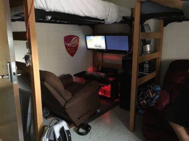 Good Ol’ College Life In Its Full Glory