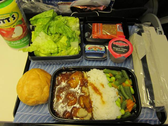 Economy Class And Business Class Food On Airlines Differ A Lot!