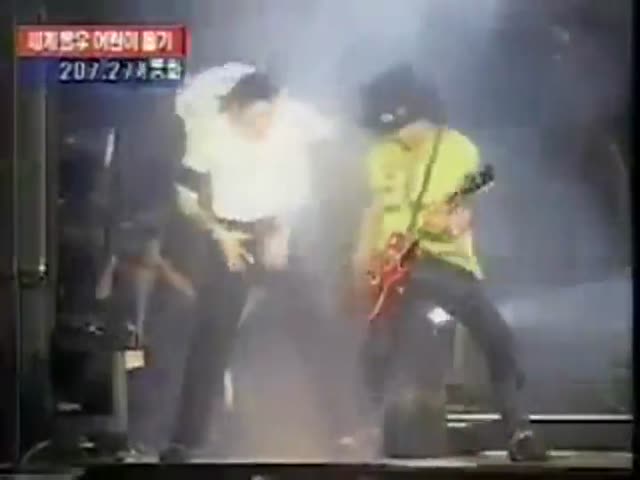 Even The Almighty Michael Jackson Had To Bow Before Slash’s Guitar Solo