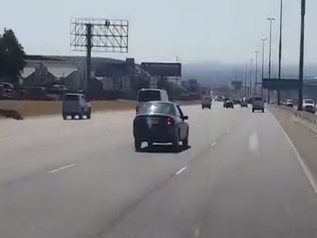 Fellow Drivers Stop A Reclkless Guy From Driving Away From A Car Crash