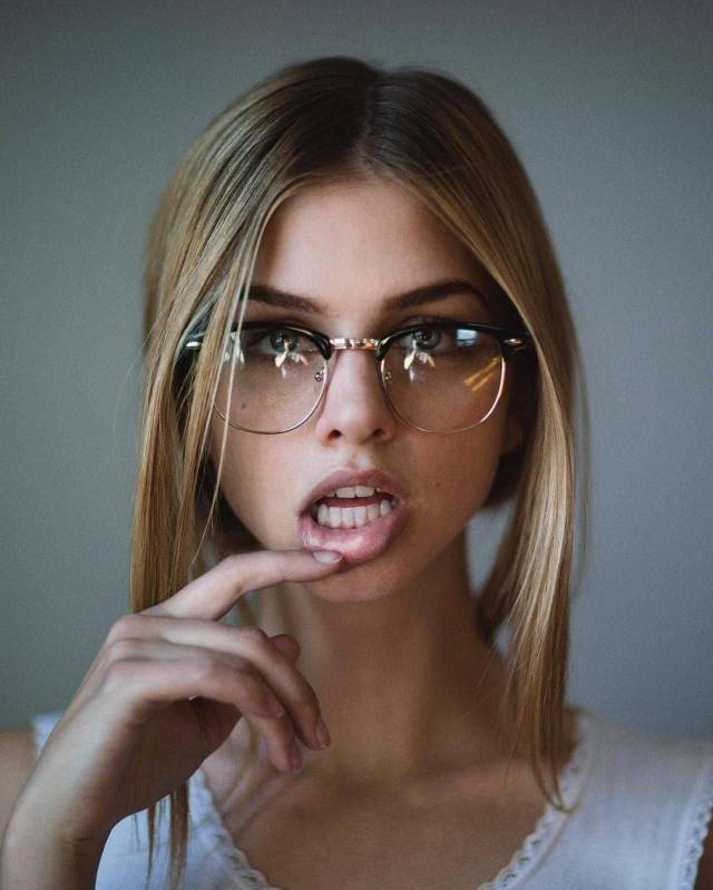 On These Girls Glasses Aren T Nerdy At All 58 Pics