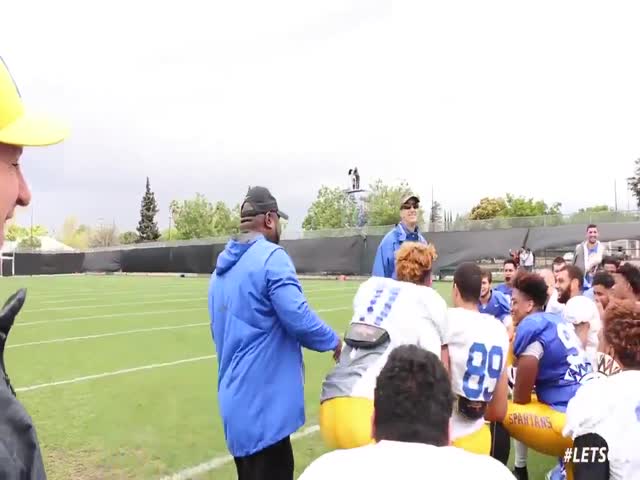 This Football Coach Actually Created MC Hammer’s Famous Dance
