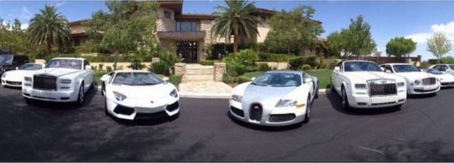 Floyd Mayweather Lives In A Hell Of A Mansion!