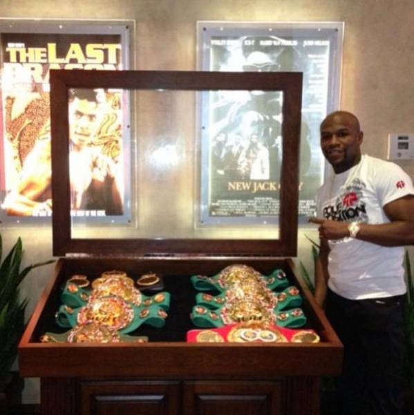 Floyd Mayweather Lives In A Hell Of A Mansion!