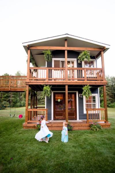 This Playhouse That Dad Built For His Daughters Came Right From The Dreams!