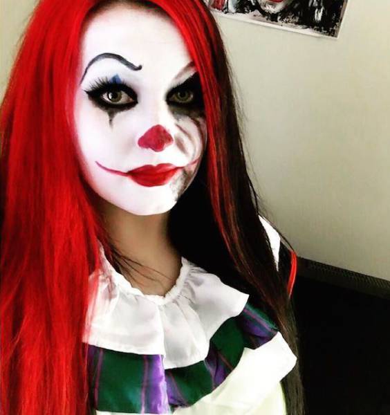 Sexy Pennywise Costumes Are Stuff From Erotic Nightmares… (23 pics ...