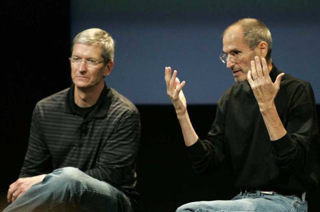 Here’s How Steve Jobs Saved Apple And Turned It From A Nearly Bankrupt To A Globally Successful Company