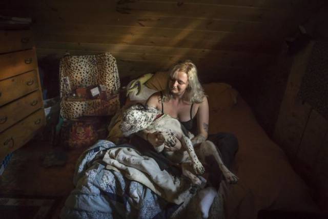 Take A Look Inside The Lives Of Americans With These Photos From Their Bedrooms