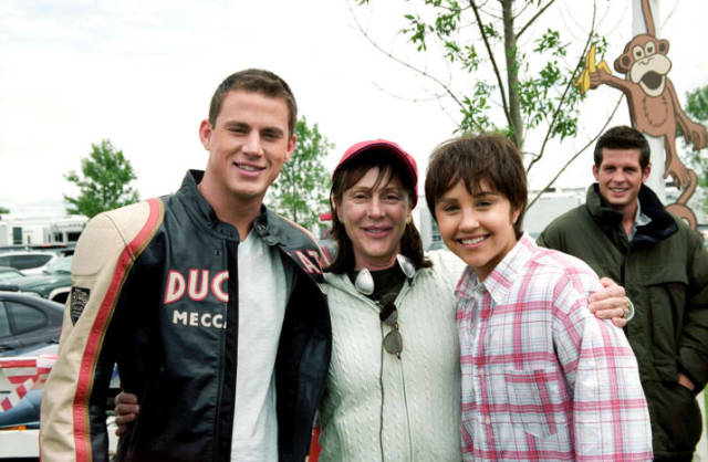 Behind-The-Scenes Shots From 2000s Teen Movies Show How Different Everyone Was Back Then