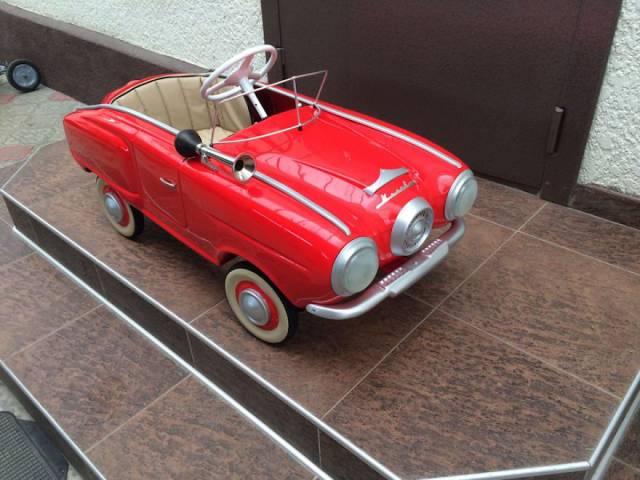 Vintage Pedal Cars For Children Look Awesome When Restored By This Man