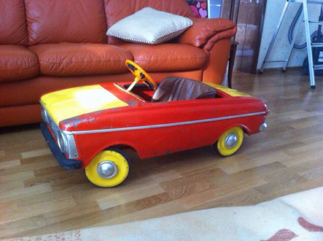 Vintage Pedal Cars For Children Look Awesome When Restored By This Man