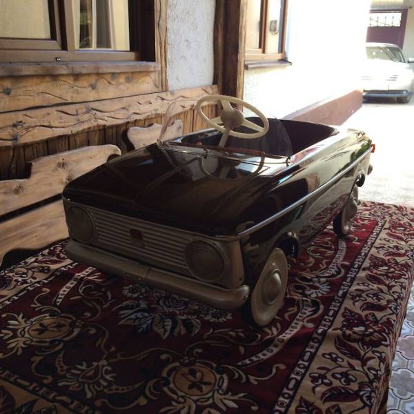 Vintage Pedal Cars For Children Look Awesome When Restored By This Man