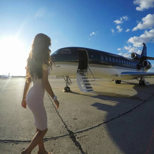 In Russia, You Can Now Rent A Private Jet Just To Take Luxurious Photos With It