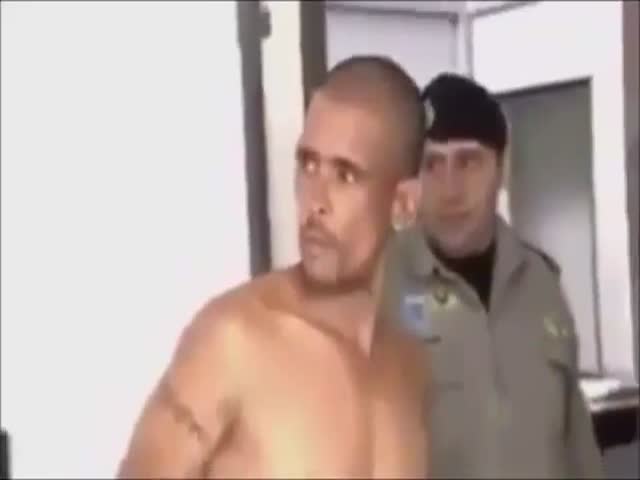 This Prisoner Knows How To Deal With Nosy Reporters